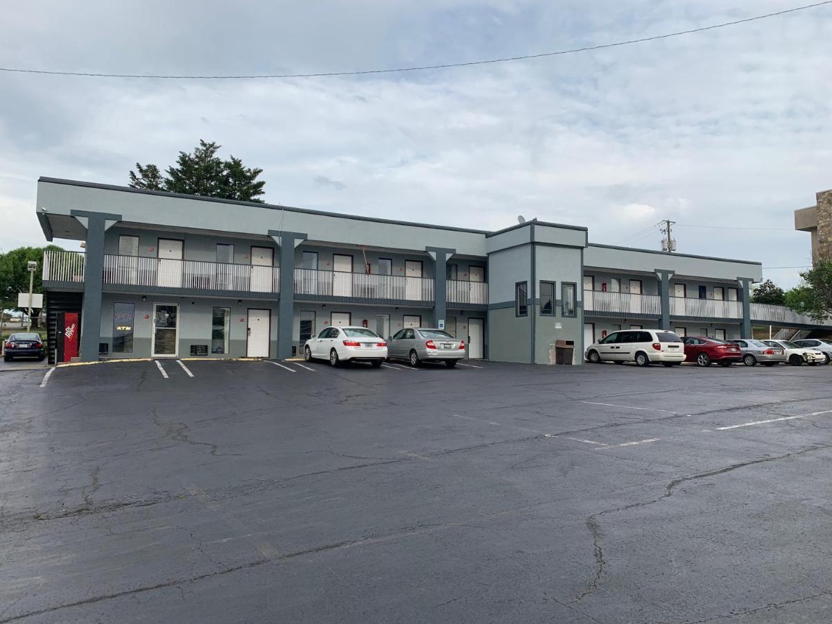 Royal Inn&Suites Knoxville Bagian luar foto