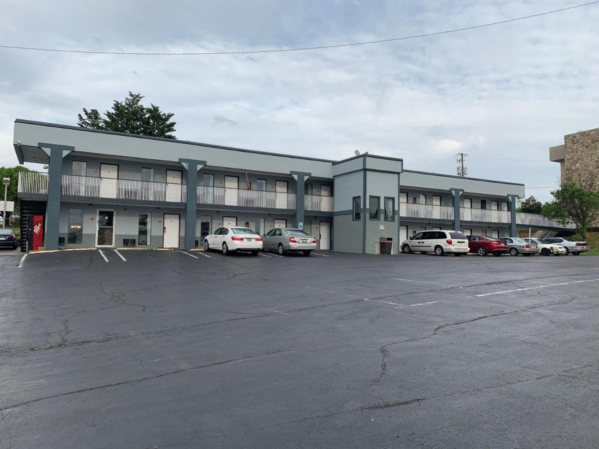 Royal Inn&Suites Knoxville Bagian luar foto